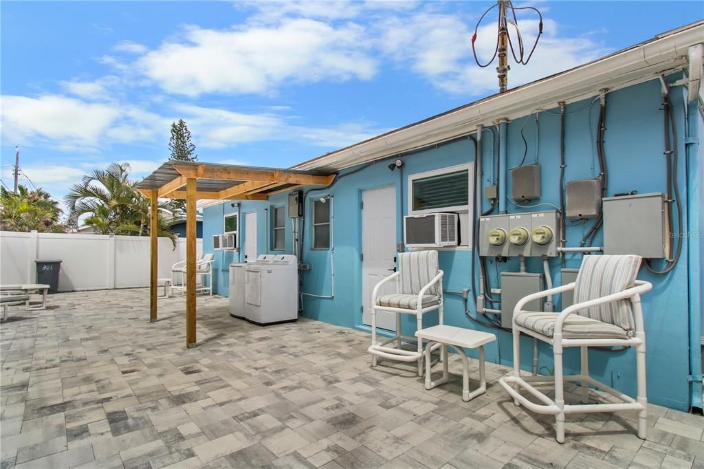 For Sale: $459,000 (2 beds, 2 baths, 875 Square Feet)