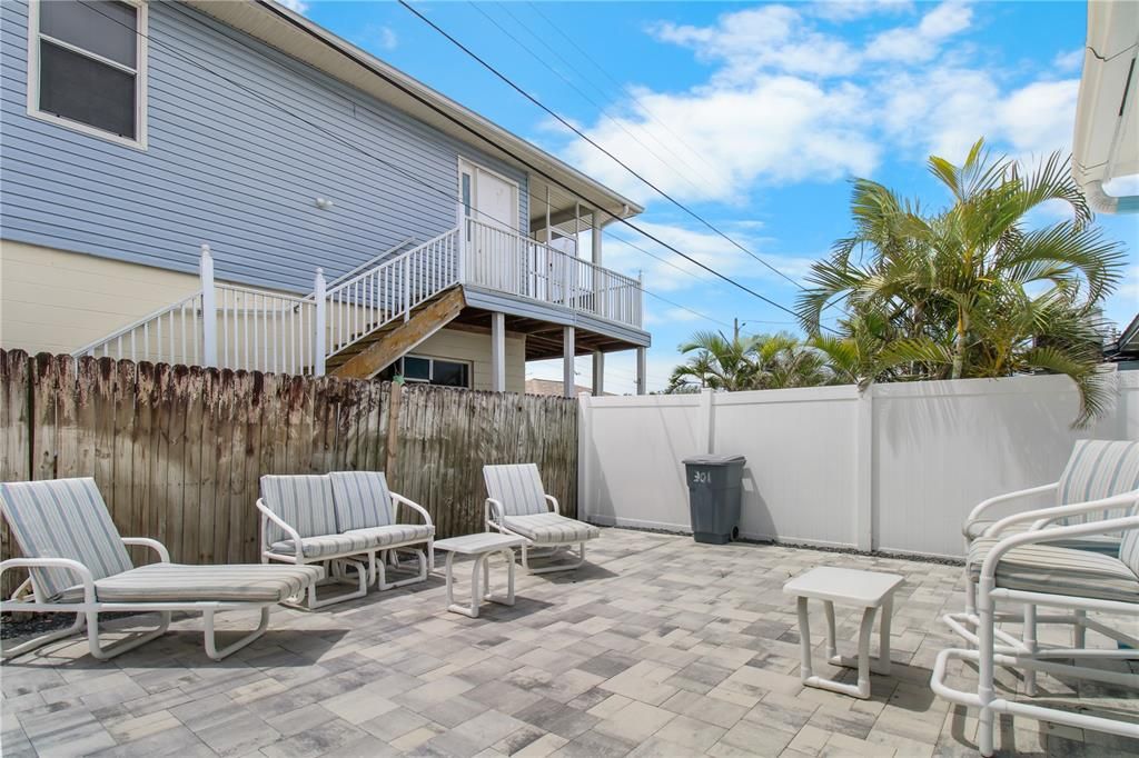 For Sale: $459,000 (2 beds, 2 baths, 875 Square Feet)