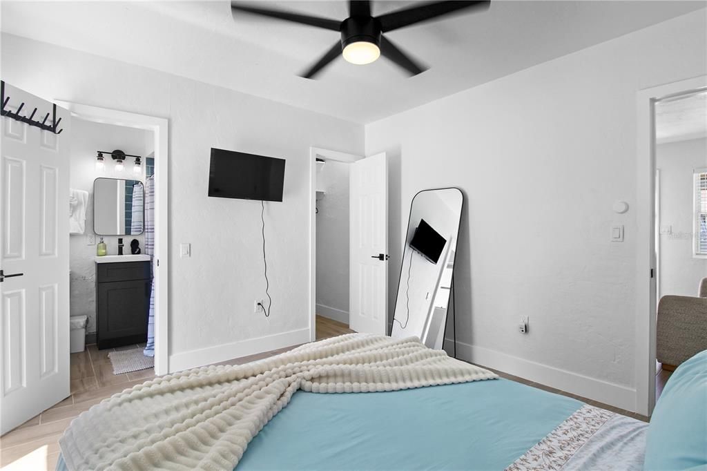 For Sale: $459,000 (2 beds, 2 baths, 875 Square Feet)