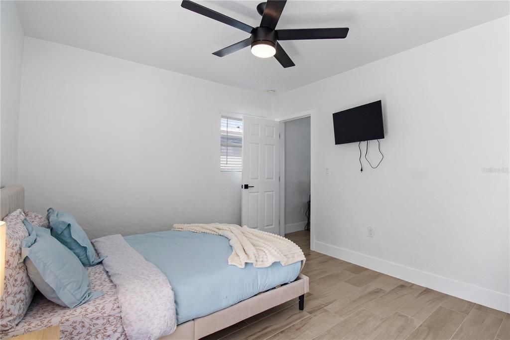 For Sale: $459,000 (2 beds, 2 baths, 875 Square Feet)