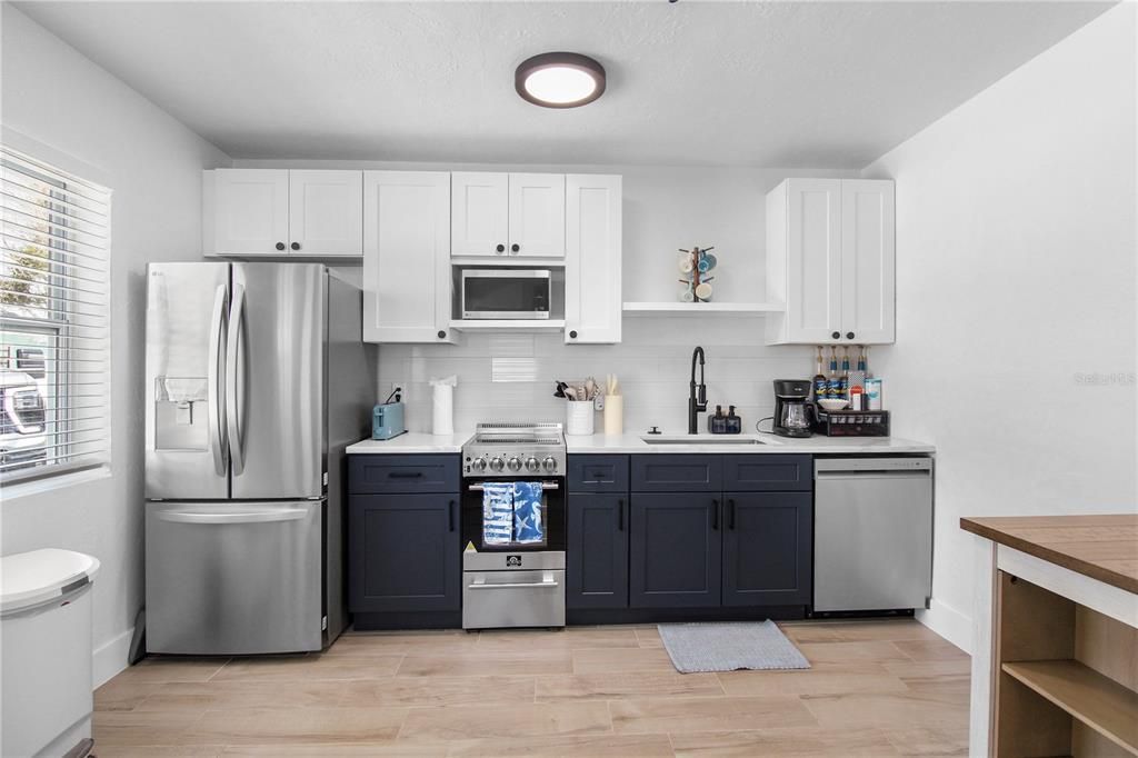 For Sale: $459,000 (2 beds, 2 baths, 875 Square Feet)