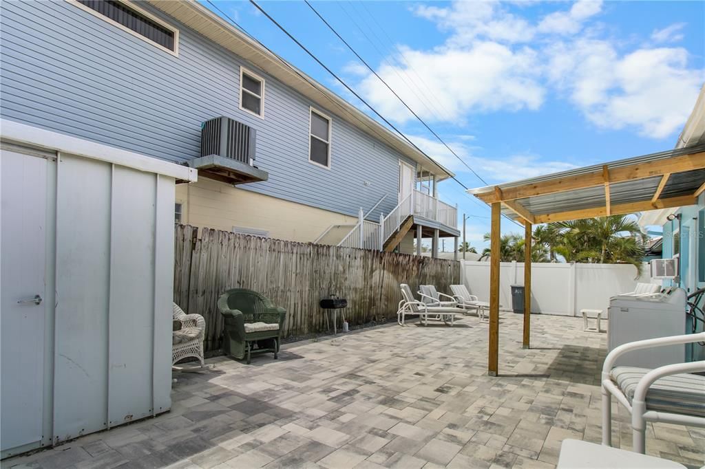 For Sale: $459,000 (2 beds, 2 baths, 875 Square Feet)