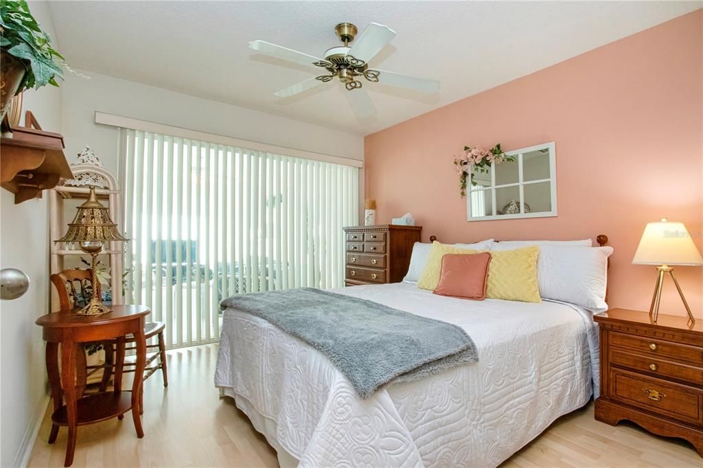 Activo con contrato: $279,900 (2 camas, 2 baños, 1790 Pies cuadrados)