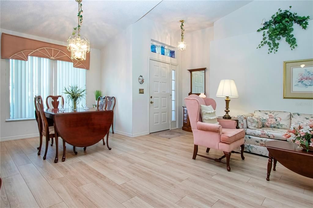 Activo con contrato: $279,900 (2 camas, 2 baños, 1790 Pies cuadrados)