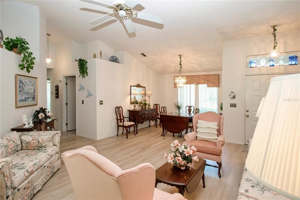 Activo con contrato: $279,900 (2 camas, 2 baños, 1790 Pies cuadrados)