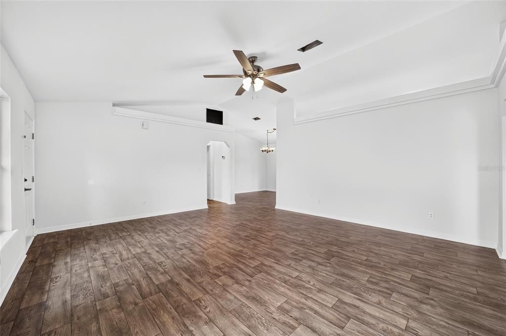 На продажу: $229,999 (3 спален, 2 ванн, 1594 Квадратных фут)