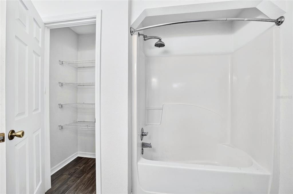 На продажу: $229,999 (3 спален, 2 ванн, 1594 Квадратных фут)
