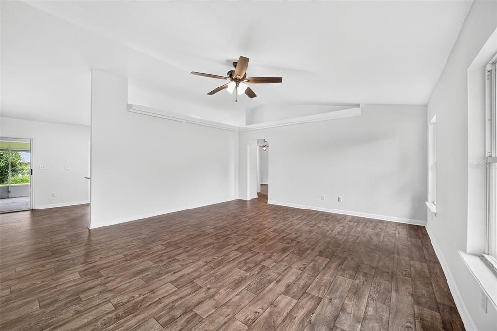 На продажу: $229,999 (3 спален, 2 ванн, 1594 Квадратных фут)
