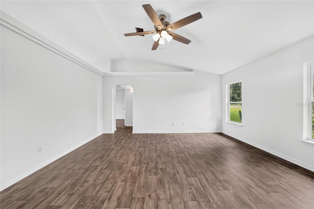 На продажу: $229,999 (3 спален, 2 ванн, 1594 Квадратных фут)
