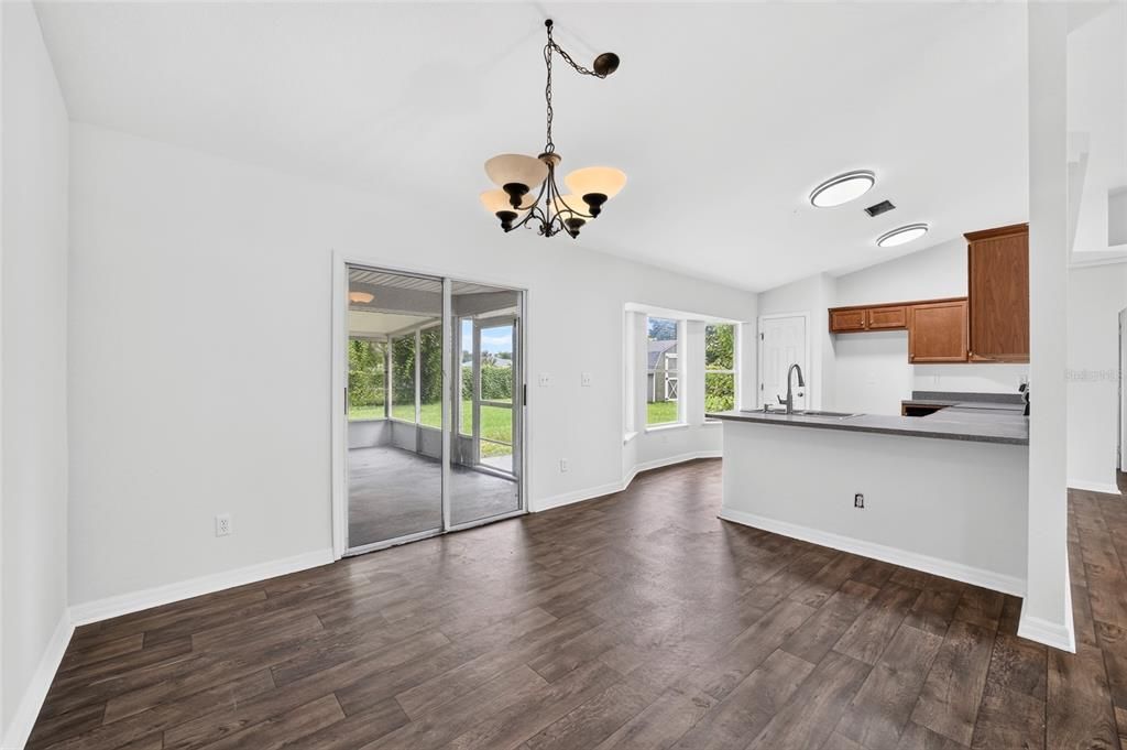 На продажу: $229,999 (3 спален, 2 ванн, 1594 Квадратных фут)