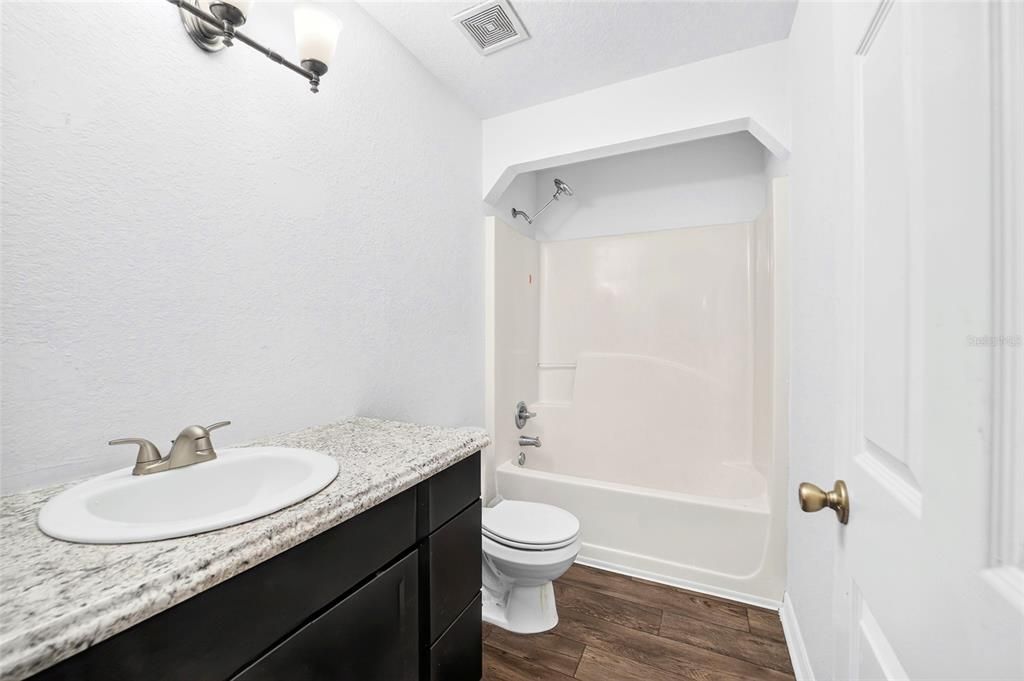 На продажу: $229,999 (3 спален, 2 ванн, 1594 Квадратных фут)