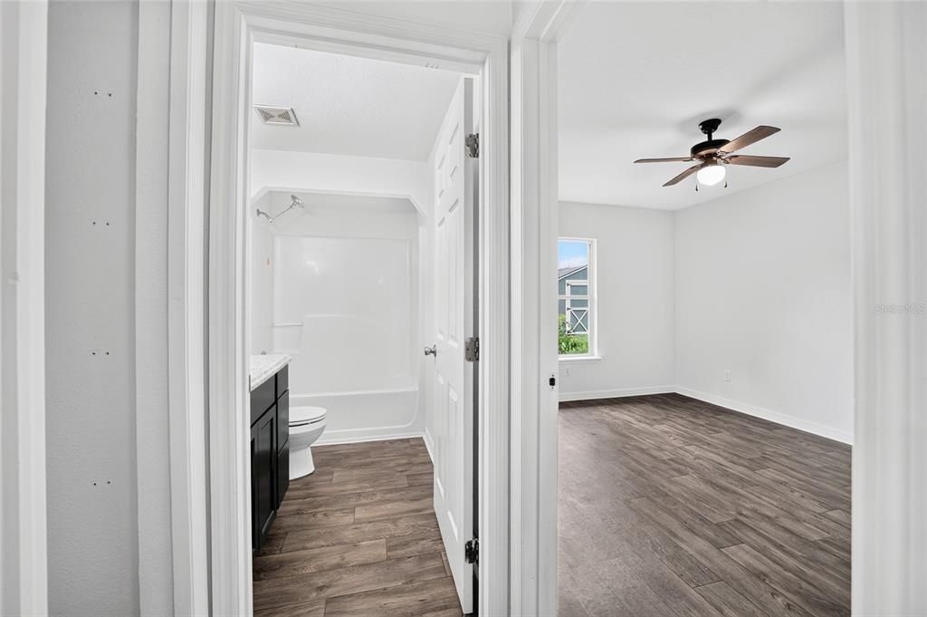 На продажу: $229,999 (3 спален, 2 ванн, 1594 Квадратных фут)
