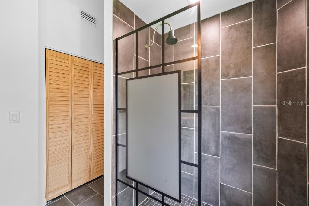 На продажу: $825,000 (2 спален, 2 ванн, 2400 Квадратных фут)