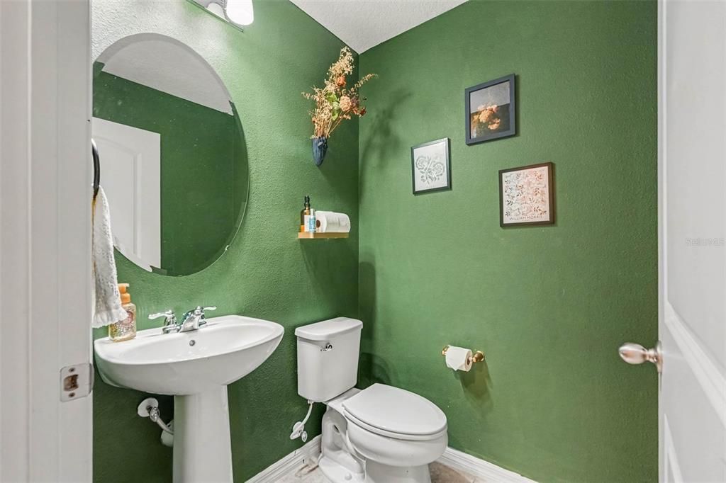 Activo con contrato: $368,000 (3 camas, 2 baños, 2163 Pies cuadrados)