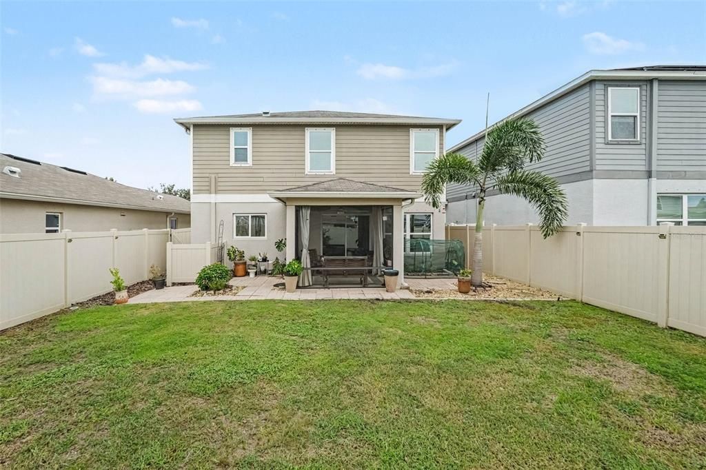 Activo con contrato: $368,000 (3 camas, 2 baños, 2163 Pies cuadrados)