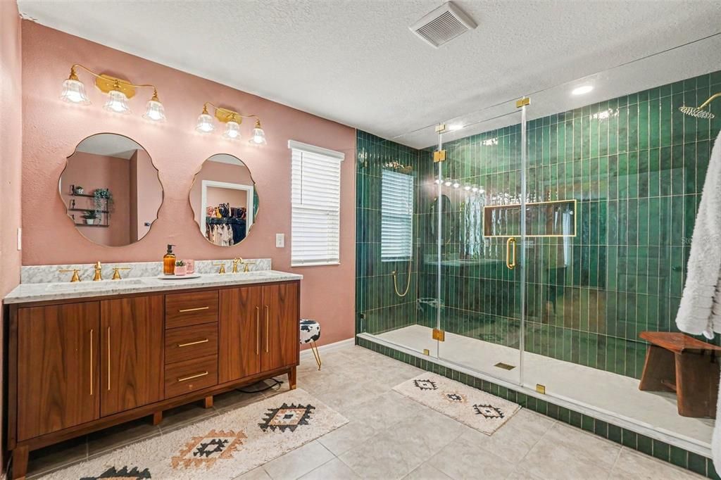 Activo con contrato: $368,000 (3 camas, 2 baños, 2163 Pies cuadrados)