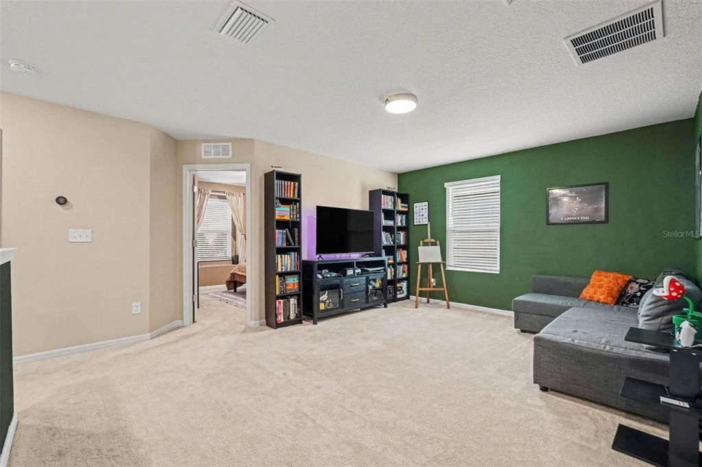 Activo con contrato: $368,000 (3 camas, 2 baños, 2163 Pies cuadrados)