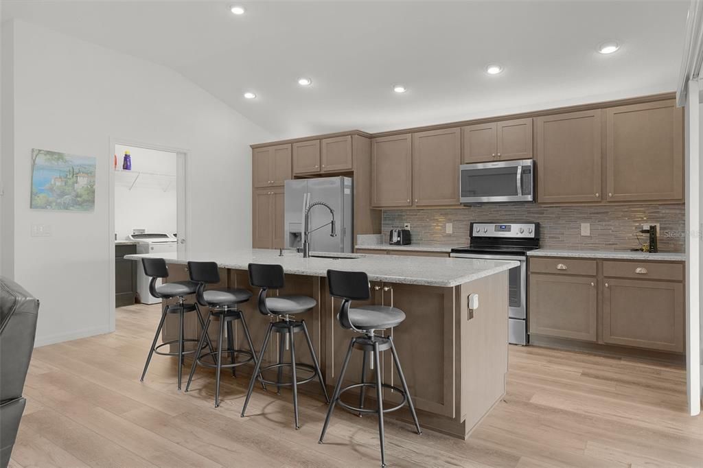 Activo con contrato: $465,000 (3 camas, 3 baños, 1854 Pies cuadrados)