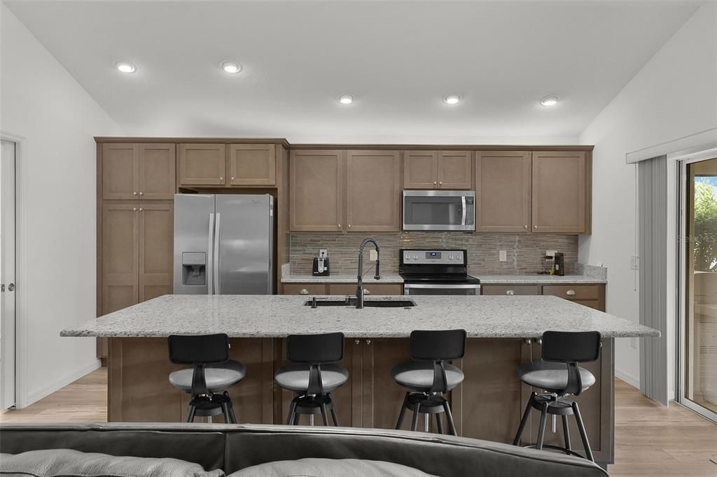 Activo con contrato: $465,000 (3 camas, 3 baños, 1854 Pies cuadrados)