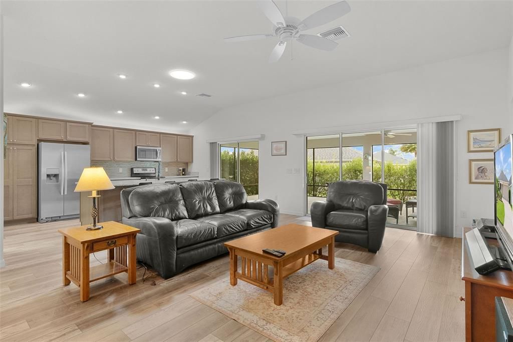 Activo con contrato: $465,000 (3 camas, 3 baños, 1854 Pies cuadrados)