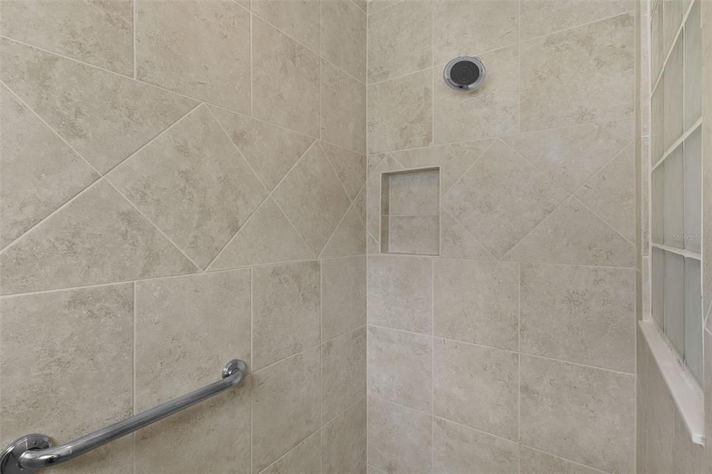 Activo con contrato: $465,000 (3 camas, 3 baños, 1854 Pies cuadrados)