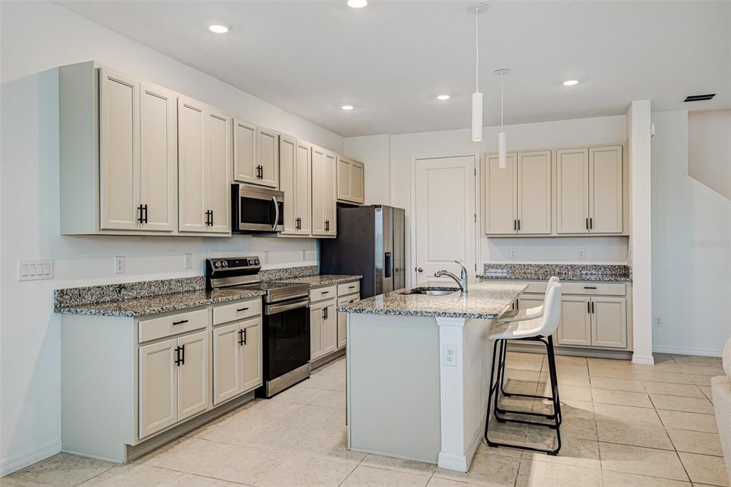 En Venta: $329,900 (3 camas, 2 baños, 2174 Pies cuadrados)