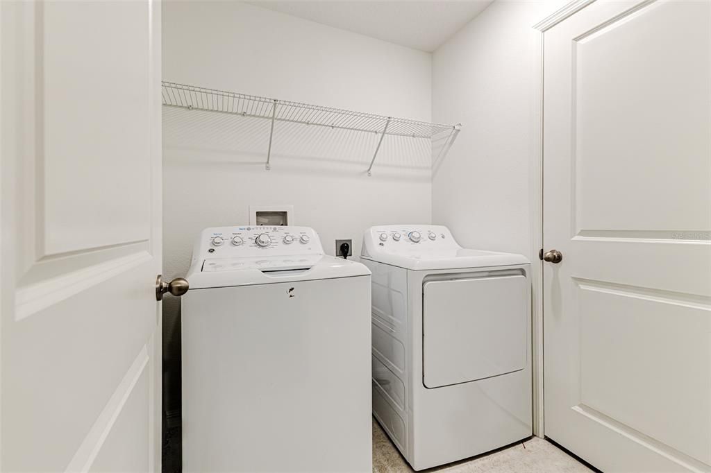 En Venta: $329,900 (3 camas, 2 baños, 2174 Pies cuadrados)