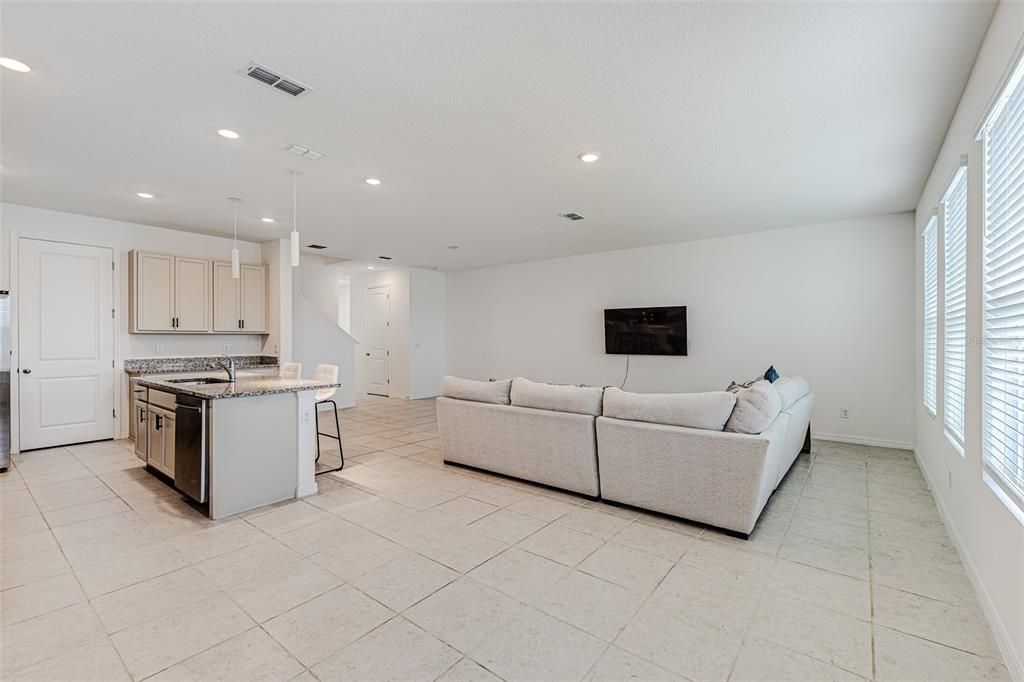 En Venta: $329,900 (3 camas, 2 baños, 2174 Pies cuadrados)