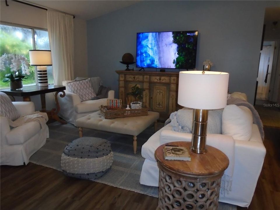 For Sale: $499,900 (3 beds, 2 baths, 1316 Square Feet)