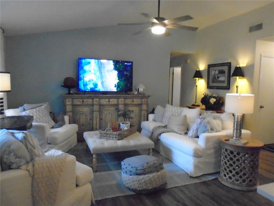 For Sale: $499,900 (3 beds, 2 baths, 1316 Square Feet)