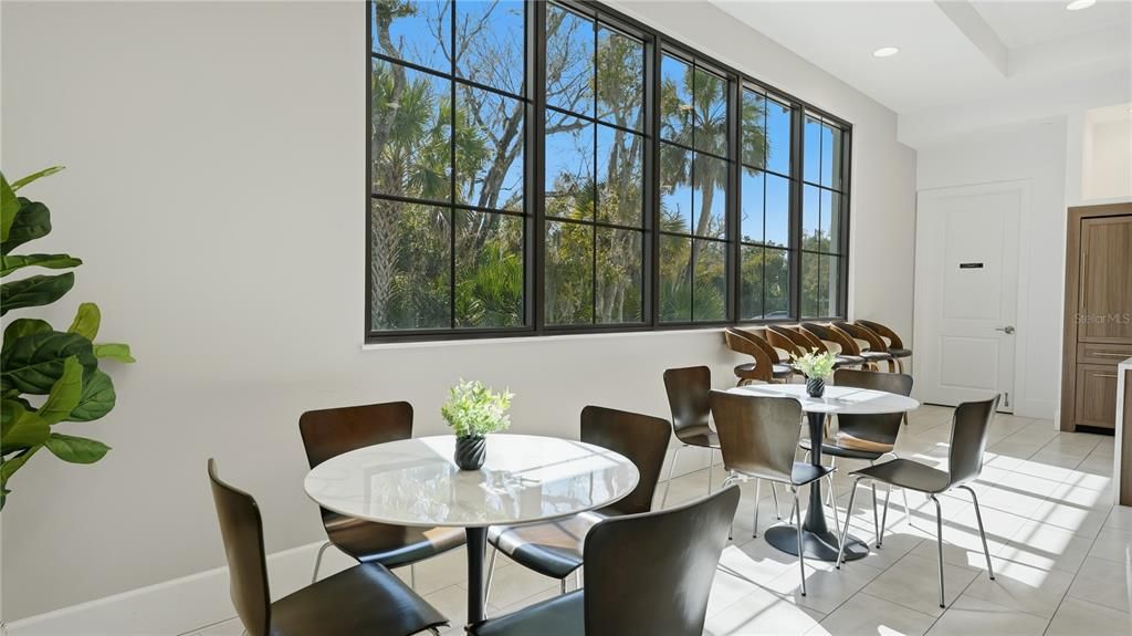 En Venta: $259,000 (2 camas, 2 baños, 1073 Pies cuadrados)
