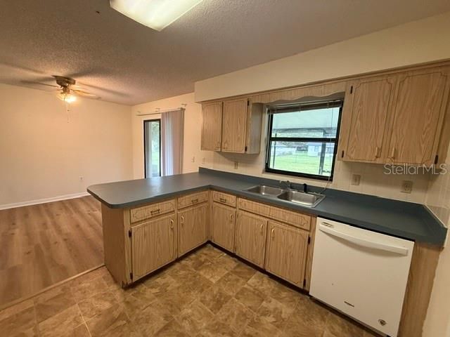 В аренду: $1,850 (3 спален, 2 ванн, 1288 Квадратных фут)