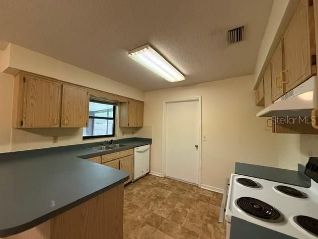 В аренду: $1,850 (3 спален, 2 ванн, 1288 Квадратных фут)