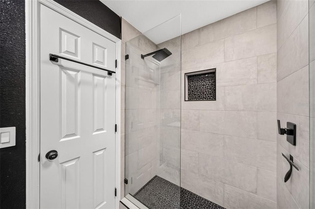 For Sale: $399,000 (3 beds, 2 baths, 1389 Square Feet)