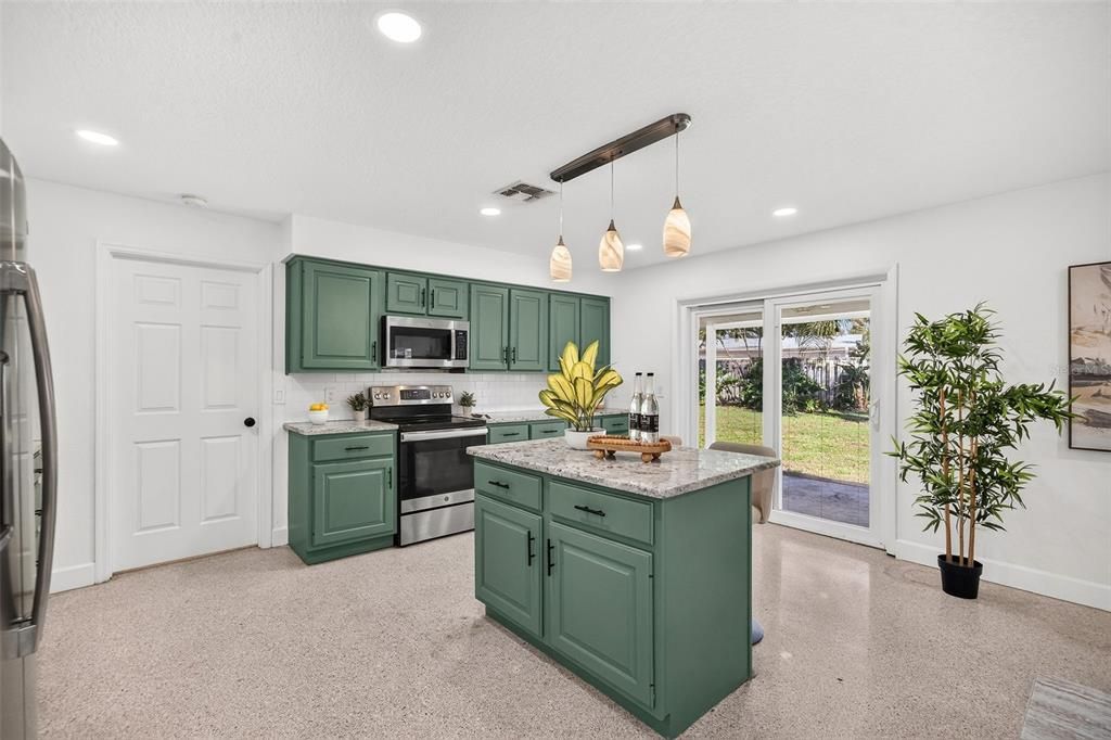 For Sale: $399,000 (3 beds, 2 baths, 1389 Square Feet)