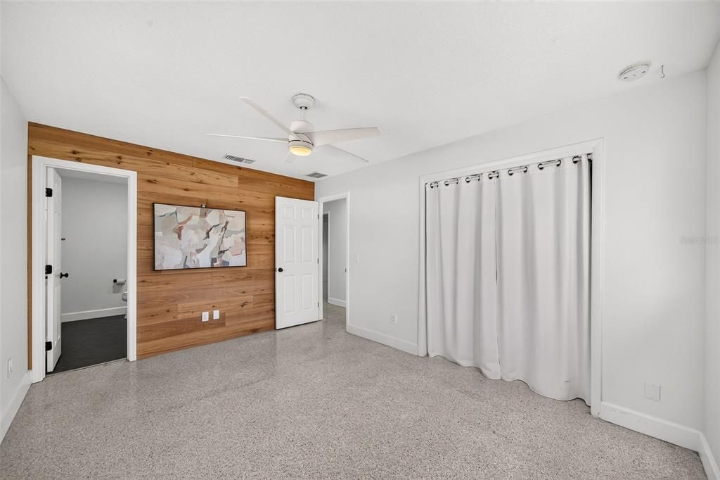 For Sale: $399,000 (3 beds, 2 baths, 1389 Square Feet)