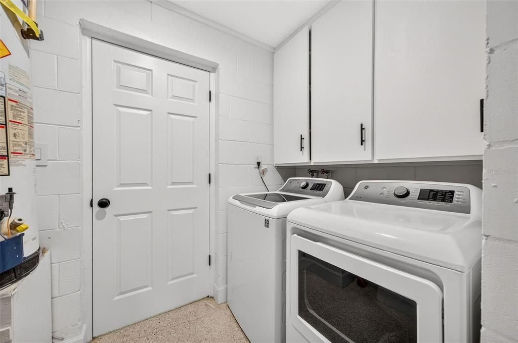 For Sale: $399,000 (3 beds, 2 baths, 1389 Square Feet)