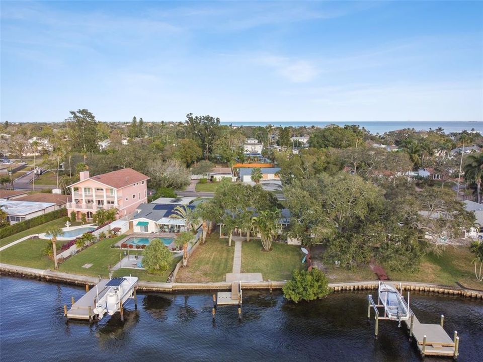 En Venta: $1,249,000 (0.22 acres)