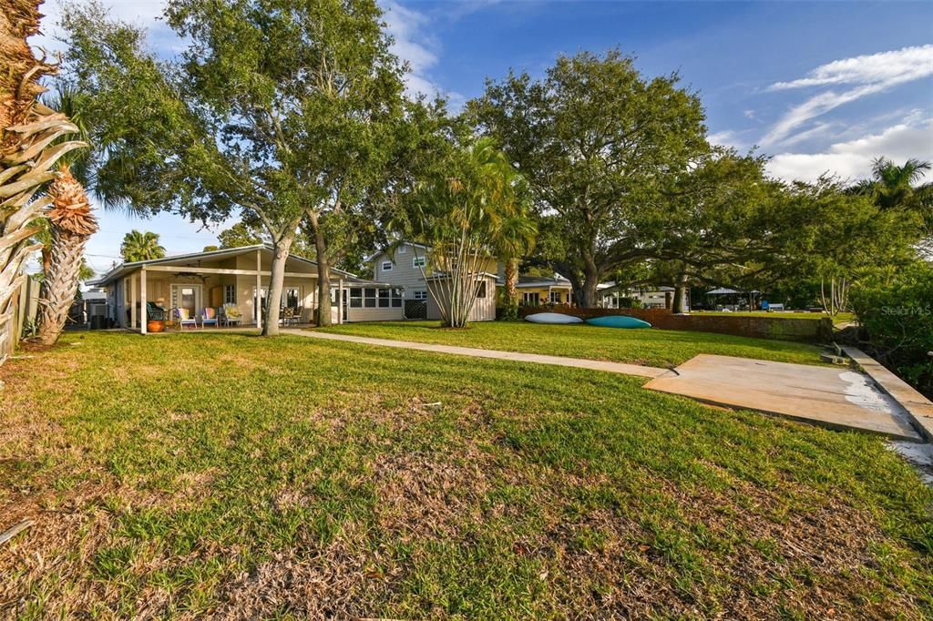En Venta: $1,249,000 (0.22 acres)