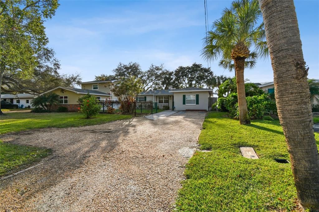 En Venta: $1,249,000 (0.22 acres)