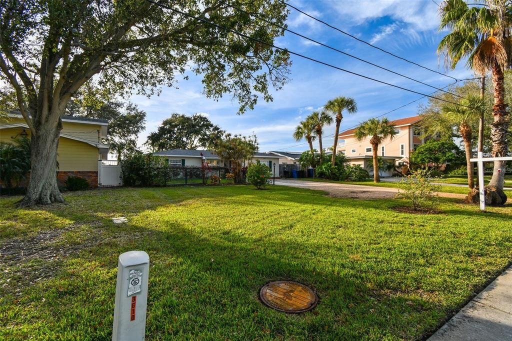 En Venta: $1,249,000 (0.22 acres)