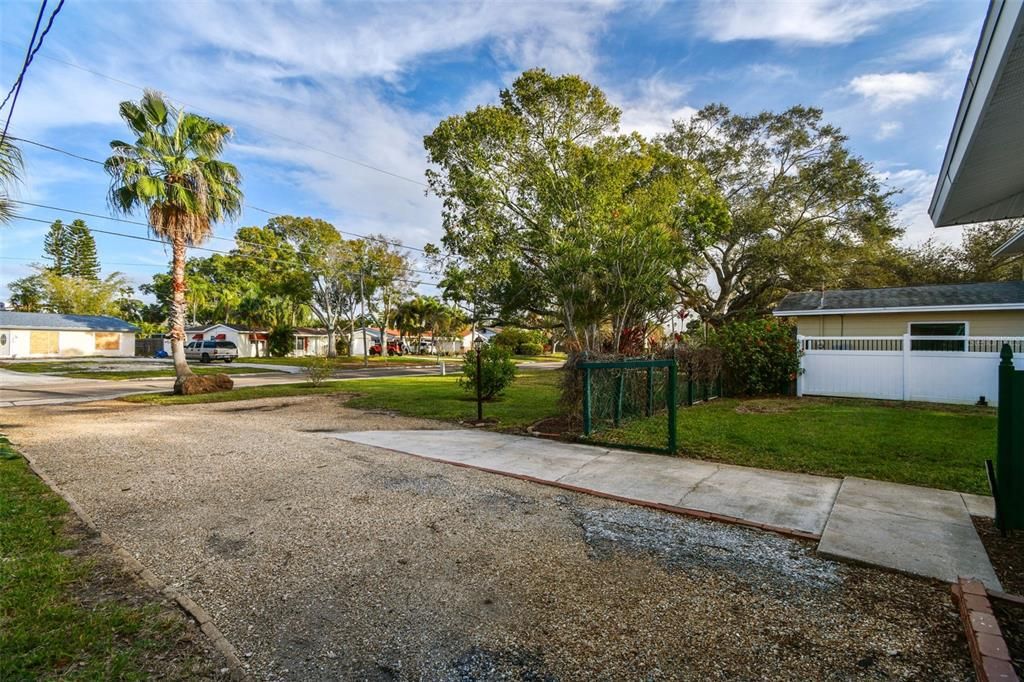 En Venta: $1,249,000 (0.22 acres)