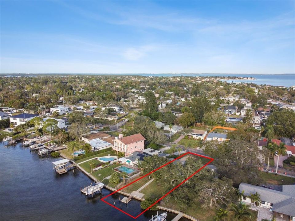 En Venta: $1,249,000 (0.22 acres)