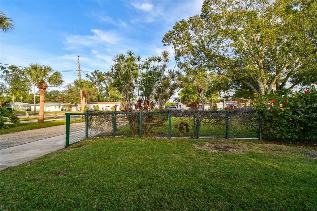 En Venta: $1,249,000 (0.22 acres)
