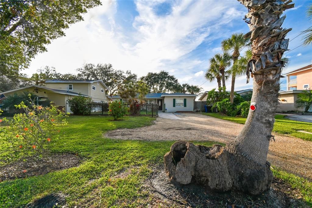 En Venta: $1,249,000 (0.22 acres)