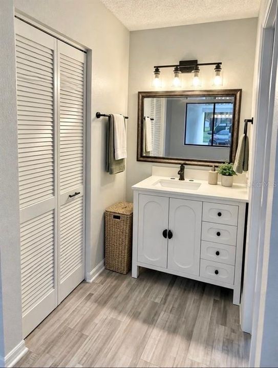 For Sale: $175,999 (2 beds, 2 baths, 921 Square Feet)