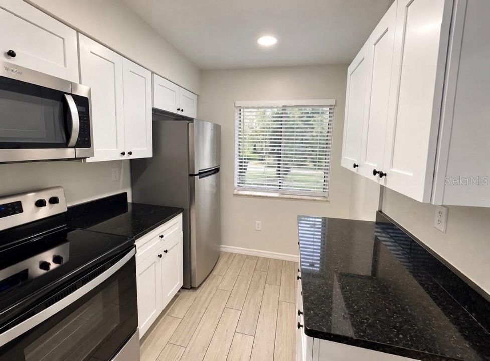 For Sale: $175,999 (2 beds, 2 baths, 921 Square Feet)