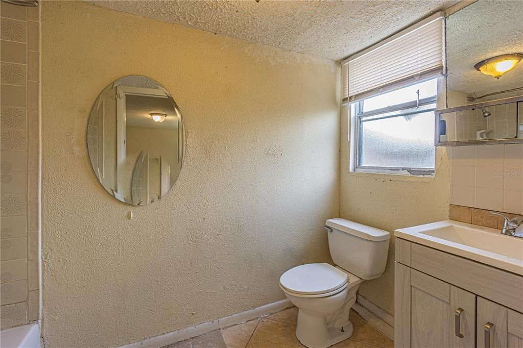 For Rent: $1,195 (1 beds, 1 baths, 960 Square Feet)