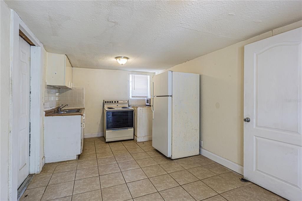 For Rent: $1,195 (1 beds, 1 baths, 960 Square Feet)