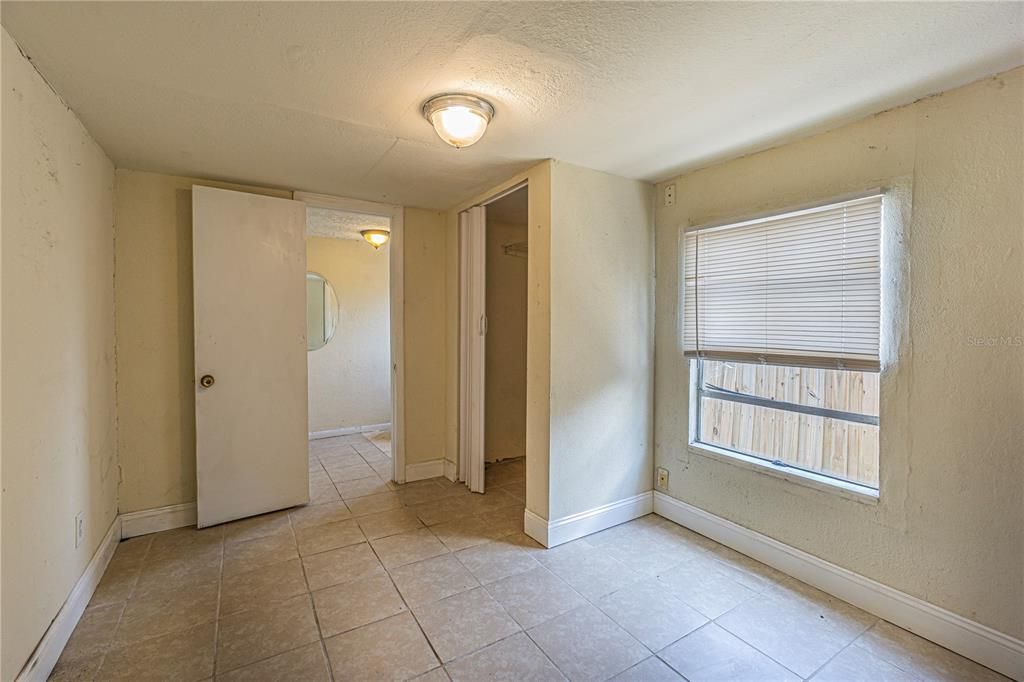 For Rent: $1,195 (1 beds, 1 baths, 960 Square Feet)